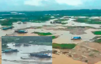 La extracción intensiva de oro ha dejado graves daños en el lecho del río. El lecho está lleno de dragas, en su mayoría de mineros informales. Foto: cortesía