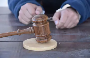 El proyecto busca cambiar la forma como se juzga a menores entre 14 a 17 años en delitos como homicidio, hurto calificado, terrorismo y delitos sexuales. Foto: Getty