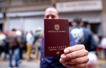 En Colombia se expiden dos tipos de pasaporte: ordinario y ejecutivo, la expedición de ambos tiene costos diferentes. FOTO: Colprensa