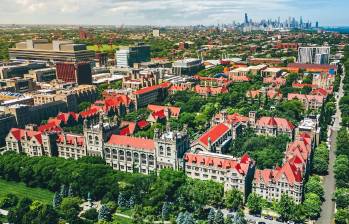 La Universidad de Chicago prohibió la inteligencia artificial en sus clases básicas de ciencias sociales en el mismo semestre en que lanzó acceso gratuito a Claude para todos sus estudiantes. FOTO University of Chicago