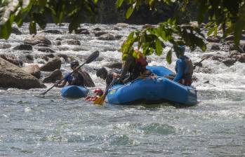 Simulacro de ahogamiento realizado en aguas del rio Calderas entre Cocorná y San Luis. FOTO: Esneyder Gutiérrez