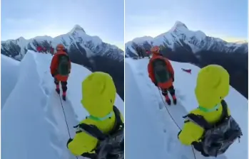 Testigos al accidente confirmaron a los medios internacionales que esta persona se resbaló mientras intentaba tomarse una selfie en el monte. FOTO: Captura video redes sociales @ApuAndeschile