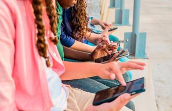 El reciente informe de las pruebas PISA 2025 de la OCDE, reveló que los jóvenes se rajaron en comprensión lectora. FOTO: GETTY