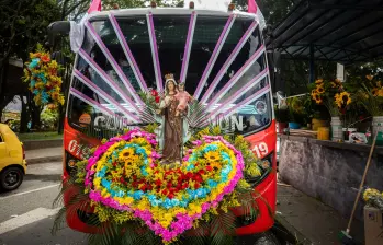 Conductores en Colombia decoran sus vehículos con la imagen de la Virgen del Carmen para rendirle homenaje cada 16 de julio. FOTO Camilo Suárez
