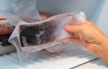 Un estudio descubrió qué ocurre cuando se guardan por varios días piezas de pescado en la nevera. Foto Europa Press.