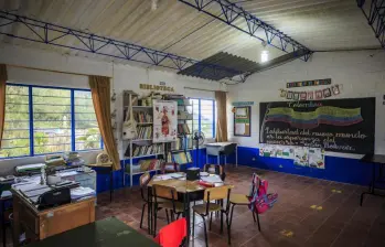 El Consejo Noruego documentó la presencia de grupos armados a menos de 200 metros de las escuelas. El riesgo de un enfrentamiento obliga a la suspensión de clases. Foto: Juan Antonio Sánchez