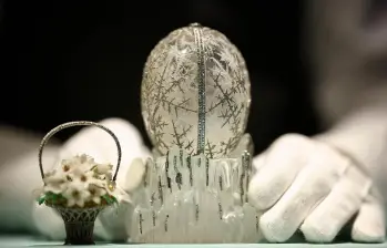 “El Huevo de Invierno” de Fabergé, encargado por el ex emperador ruso Nicolás II como regalo de Pascua a su madre en 1913. Foto Afp