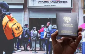 En la Oficina de Pasaportes de Bogotá se presentaron ayer múltiples filas de personas confundidas por la situación. La Cancillería indicó que al parecer fue un ataque cibernético el causante de la falla. FOTO COLPRENSA