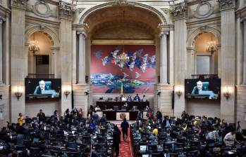 Según el Latinobarómetro 2024, el 78,3% de los jóvenes entre 15 y 25 años no se siente representado por el Congreso de la República. FOTO: Colprensa.