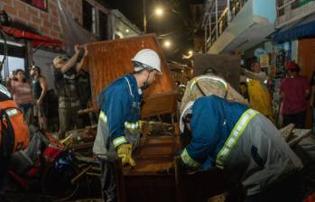 Más de 140 personas de distintas dependencias, incluyendo la Alcaldía de Medellín, ayudaron a los afectados por la emergencia en La Iguaná. FOTO: CORTESÍA ALCALDÍA DE MEDELLÍN