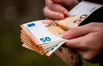 En seis meses, el euro pasó de máximos cercanos a $4.850 a niveles alrededor de $4.390, reflejando el fortalecimiento del peso colombiano y un mejor escenario para viajes e inversiones en Europa. FOTO: GETTY