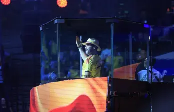 De la Espriella salió vestido con la camiseta de la Selección y un sombrero aguadeño. Foto: Camilo Suárez