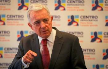 El propio expresidente Álvaro Uribe está liderando recorridos por el país buscando liderazgos que le permitan jugar duro en las regionales del 2023. Ya estuvo en Medellín. FOTO Colprensa