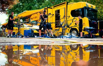 Tras un descuido de los mecánicos del Visma, varias de sus bicicletas fueron robadas el pasado domingo tras la disputa de la segunda etapa de la Vuelta a España. FOTO: Tomada de X @vismaleaseabike