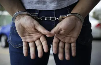El cirujano estético fue sentenciado a 6 años de cárcel por violentar a su esposa, incluso frente a su hija. FOTO: Colprensa 