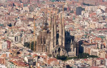 Este viernes, 20 de febrero de 2026, se colocó la última pieza de la Basílica de la Sagrada Familia, en Barcelona. FOTO: GETTY