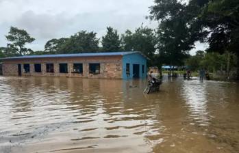 Aunque el Ideam prevé que el agua empiece a ceder esta tarde, la región Pacífico permanece bajo estricta vigilancia. FOTO: UNGRD