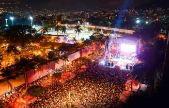 La Feria de las Flores siempre se comienza con el Tablado Inaugural Pilsen para la noche este 1 de agosto en la Avenida Centenario a las afuera del estadio Atanasio Girardot. FOTO: ARCHIVO EL COLOMBIANO