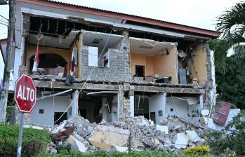 Un potente terremoto de 7.7 sacudió este viernes la zona centro-sur de Panamá, sembrando el pánico en la capital y provocando el colapso de infraestructuras, carreteras y viviendas. FOTO: AFP