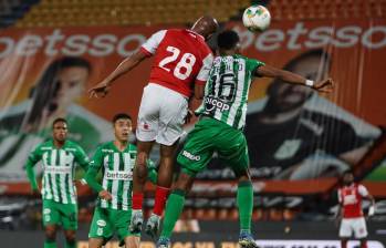 Independiente Santa fe y Atlético Nacional tendrían un número opuesto de posibilidades de salir campeón debido a la posición del todos contra todos en la Liga BetPlay 2024-II. Foto: Colprensa