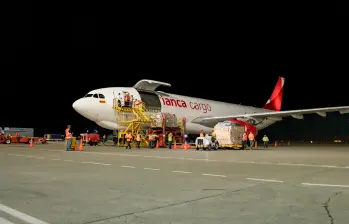 Avianca movilizó más de 150 toneladas de ayuda humanitaria en cinco vuelos hacia Cali y Armenia tras el terremoto del 10 de agosto. FOTO CORTESÍA