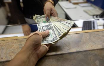 El dólar cerró con un precio promedio de $3.948,96, $14,14 por encima de la Tasa Representativa del Mercado. FOTO Carlos Velásquez