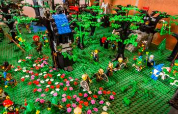 Los coleccionistas de Lego suelen continuar con su afición para toda la vida, como Daniel Naranjo, un coleccionista de La Ceja. FOTO: ARCHIVO CARLOS VELÁSQUEZ