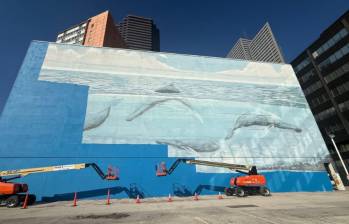 El artista Robert Wyland demandó a la FIFA por US$25 millones luego de que su emblemático mural de ballenas en Dallas, Texas, fuera cubierto para los preparativos del Mundial de 2026. Foto: redes sociales @wyland