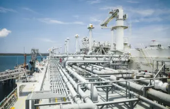 La SPEC LNG (Sociedad Portuaria El Cayao) es la única terminal de regasificación de Gas Natural Licuado (GNL) en Colombia. Ubicada en Cartagena, funciona como una infraestructura portuaria y de almacenamiento flotante vital para garantizar el abastecimiento, la seguridad y la confiabilidad energética del país. Foto: Cortesía MinEnergía
