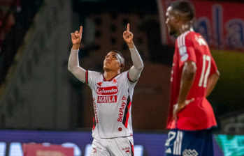 El futbolista Cristian Barrios ha marcado los dos de los tres goles con los que América vence al Medellín. FOTO: JUAN ANTONIO SÁNCHEZ