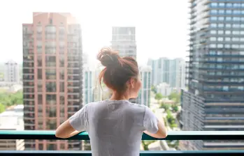 Los hogares unipersonales son ya un motor clave en la demanda de arriendo y en la reducción de áreas de las nuevas viviendas. FOTO: GETTY