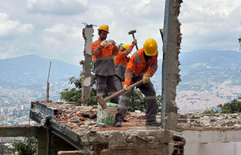 La Alcaldía de Medellín anunció que continuará con la demolición de 21 casas en Manrique. Foto: cortesía.