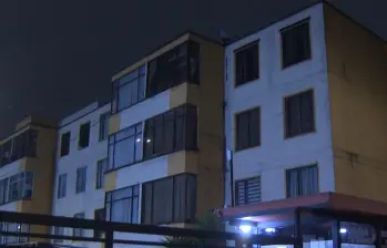 En el apartamento de Kennedy fueron hallados medicamentos y documentos que serían cartas de despedida. Foto: captura de video @UltimaHoraCR
