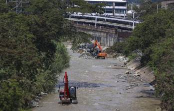 Intervención socavones del río Medellín entre la estación Sabaneta y la estación Poblado. Foto: Manuel Saldarriaga Quintero.