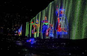 Los alumbrados de 2025 tuvieron más de 8 millones de bombillos que iluminarán 61 puntos de la ciudad con la temática dedicada no solo al aniversario de la ciudad, sino también a los 70 años de EPM. Foto: Andrés Camilo Suárez Echeverry.