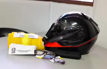 Estos fueron algunos de los objetos encontrados durante el año pasado en el sistema metro. Algunos ya fueron devueltos a sus usuarios y otros a la espera de ser reclamados. FOTO: CORTESÍA METRO DE MEDELLÍN