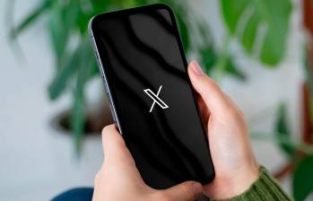 En julio de 2023 Twitter reemplazó el logo del pájaro azul por la X. FOTO Freepik