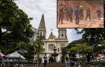 Adelante, agentes de Policía y bomberos durante el rescate del cuerpo de la víctima. Atrás, imagen del parque del municipio de Andes. Foto: Julio César Herrera Echeverri y cortesía.