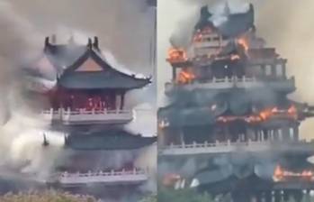 Pabellón Wenchang del templo Yongqing quedó reducido a escombros tras el incendio. FOTO: captura de video en X. 