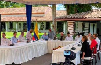 El 11 de octubre la delegación del Gobierno se reunió con la delegación del ELN en Venezuela para anunciar que se retomaban los diálogos. FOTO: CORTESÍA