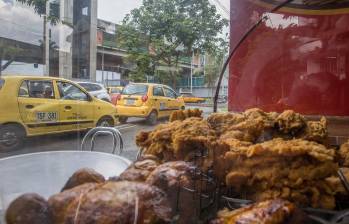 El precio final del pollo asado incluye costos de operación como transporte, servicios públicos, arriendos y mano de obra. FOTO EL COLOMBIANO