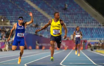 Ronal Longa celebró en Santo Domingo el primer título de Colombia en los 100 metros planos de la historia de los Juegos Centroamericanos y del Caribe. FOTO CORTESÍA: IDRD Bogotá