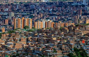 La renovación urbana ha sido uno de los motores de expulsión de residentes tradicionales de barrios populares en Medellín desde hace décadas. FOTO jaime pérez