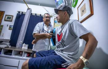 El consultorio del doctor Molina queda en la calle 95A # 40-27, justo al lado del parque Villa Guadalupe, entre Manrique y El Popular 1. También hay servicio particular de odontología. FOTO Julio César Herrera. 