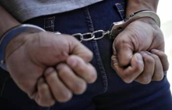 Un tribunal de San Petersburgo dictó prisión preventiva contra el colombiano Obando Ourbano, detenido en el aeropuerto de Pulkovo bajo la grave acusación de intentar enlistarse de forma ilegal en el Ejército de Ucrania. FOTO: Colprensa