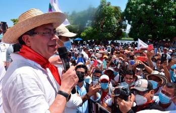 Rodolfo Hernández ha decido salir a algunos eventos, salir de las redes a la calle. FOTO EFE