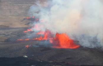 La Agencia de Gestión de Emergencias de Hawái ha indicado que la lava está concentrada en la cumbre y no supone por ahora una amenaza para las comunidades locales. FOTO: GETTY