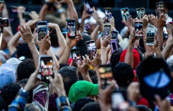 El mercado de telecomunicaciones en Colombia registró 87 millones de líneas móviles y 5,33 millones de líneas fijas en junio de 2026, mientras los accesos a Internet móvil con tecnología 5G crecieron 8% trimestral. FOTO Julio César Herrera