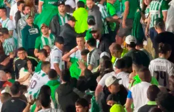 Aficionados del cuadro verde tuvieron algunos encontrones en las tribunas después del final del partido. Foto: captura de pantalla