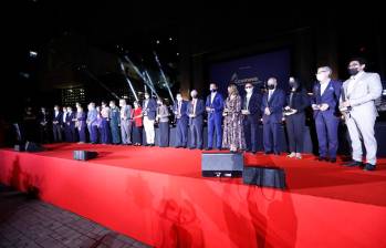Los 17 galardonados se hicieron presente en la ceremonia. FOTO Manuel Saldarriaga.